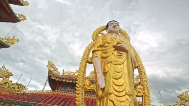 Estatua de Dios de oro — Vídeos de Stock