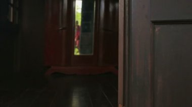 küçük sarışın kız 