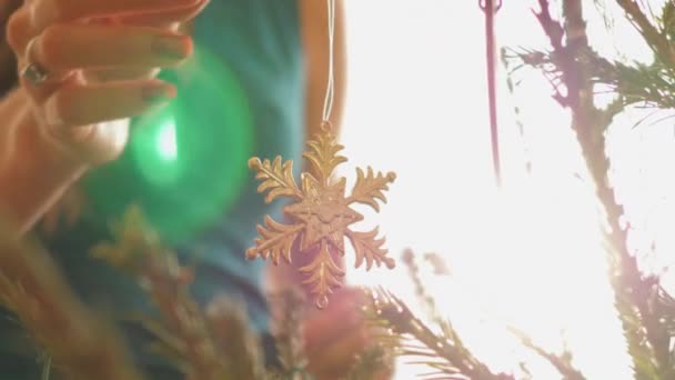 Woman holds Christmas toys in snowflake and heart shape — Stock Video