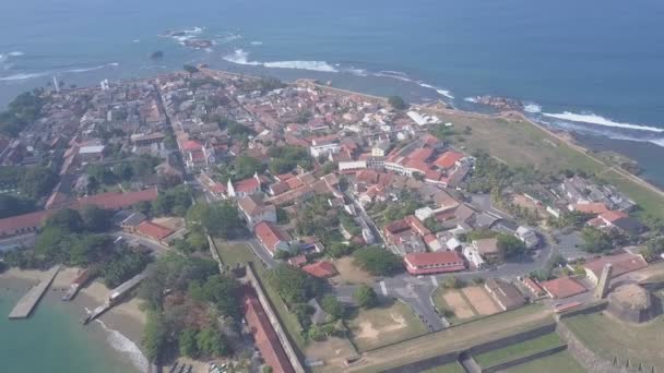 Amazing Galle Fort ορόσημο και μικρή πόλη κοντά σε ήρεμο κόλπο — Αρχείο Βίντεο