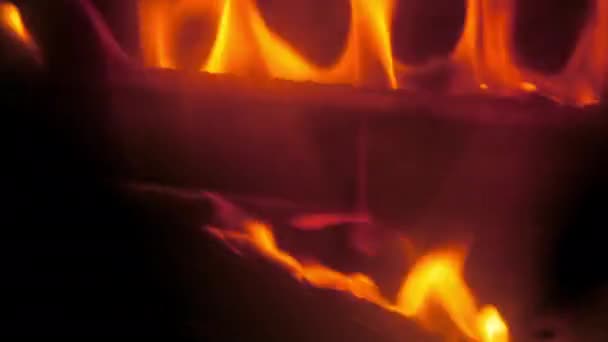 Large fire of yellow and orange colours in fireplace — Stock Video