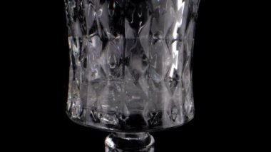 Şeffaf çekimde nefis alkol kokteyli görünür.