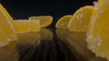 Limon dilimli ve şekerli leziz marmelat.