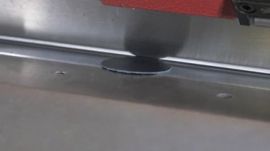 Küçük siyah deri kart kutusu elementleri ortaya çıkıyor