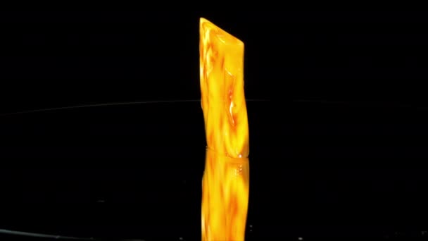 Λεπτή κεχριμπαρένια πέτρα με πορτοκαλί και τερακότα στοιχεία — Αρχείο Βίντεο