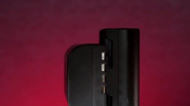 Telefon pili, arka planda yanıp sönen arkaplanda döner