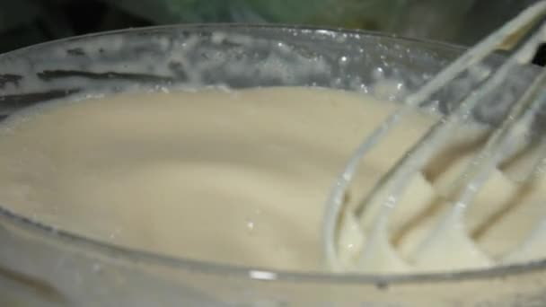 Housewife mixes white pancakes dough with flour in bowl — Stock Video