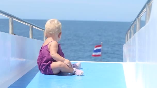 Baby deck navio oceano tailandês — Vídeo de Stock