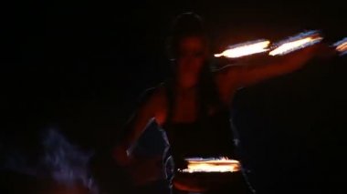 художник перетворює вогонь вентилятори продуктивності