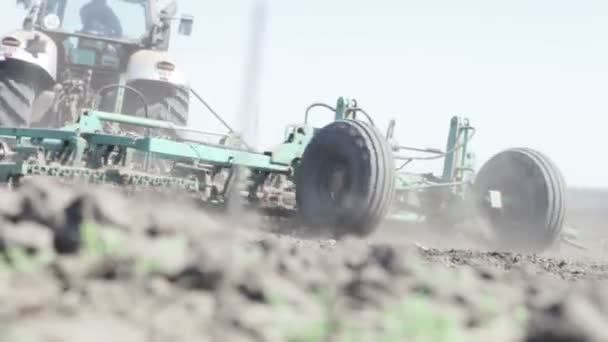 Tractor plowing field — Stock Video