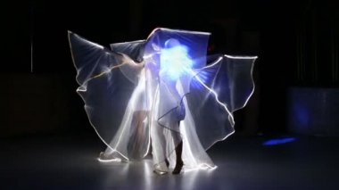 aktris kızları dans