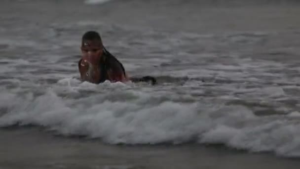 Girl dancing in sea — Stock Video