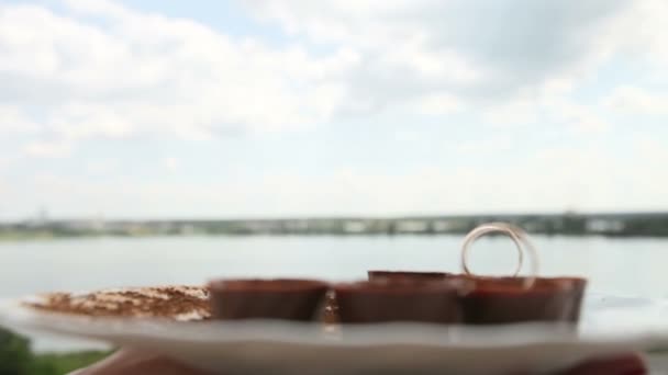巧克力糖果的戒指 — 图库视频影像