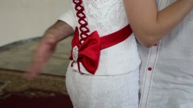Nişanlısı ile dans gelin