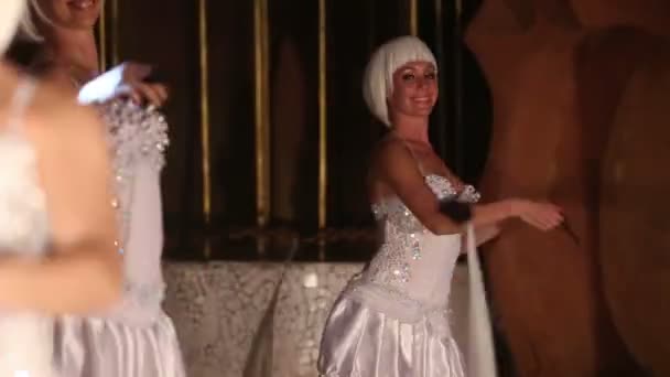 Schauspielerin Mädchen tanzen — Stockvideo