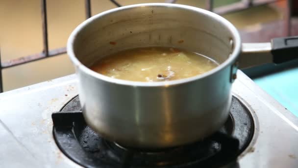 Suppe kochen — Stockvideo