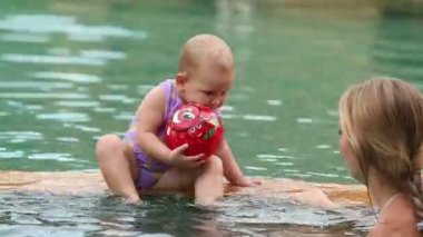 çocuk ve anne Havuzu