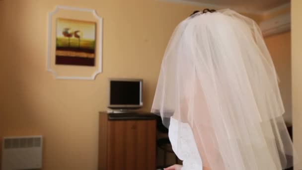 Bride watching tv — Stock Video