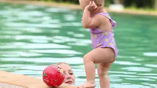 Baby and mother in pool — Stock Video