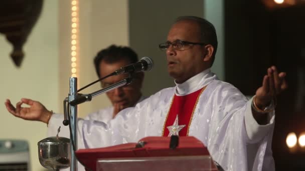 Priest  welcomes parishioners — Stock Video