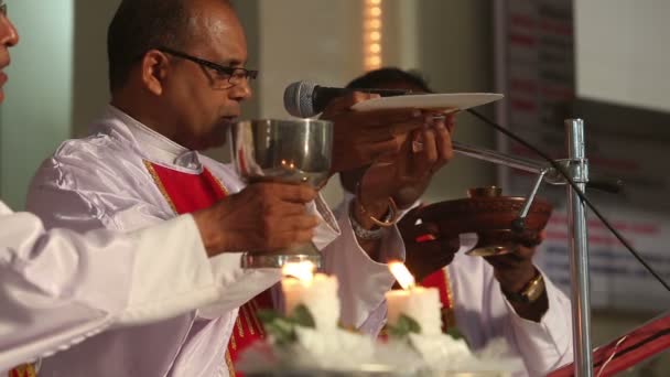 Священники на свадьбе в Индии — стоковое видео