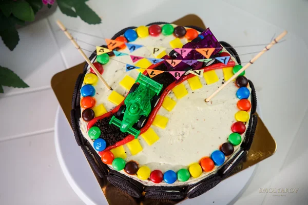 Торт в честь дня рождения — стоковое фото