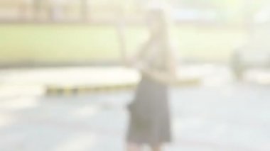 Kız makyaj düzeltir