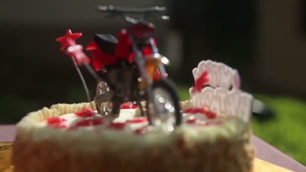 Torta di compleanno moto — Video Stock