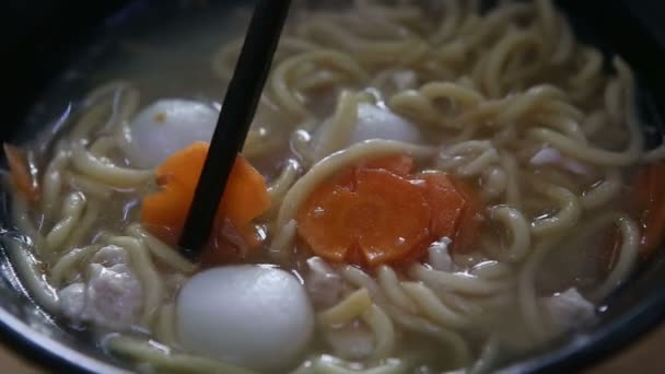 Chinese noodle soup — Stock Video