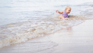 küçük sarışın kız