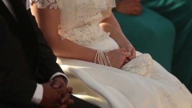 Damat gelinin yanında oturmak