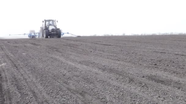 Tractor con maceta — Vídeo de stock