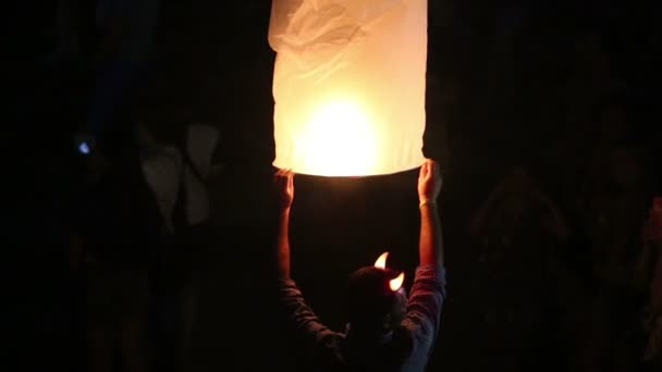 Man met Chinese lantern — Stockvideo