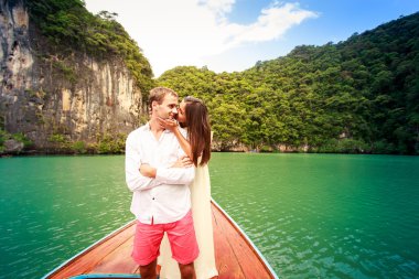 Gelin ve damat teknede