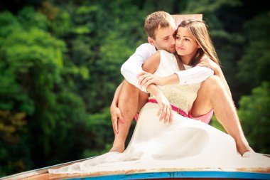 Gelin ve damat teknede