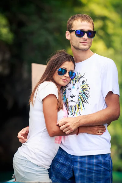 Mariée et marié sur le bateau — Photo