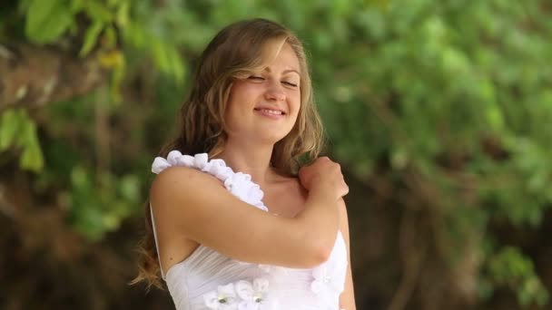 Bride  at sand beach — Stock Video