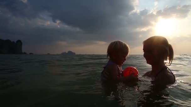 Girl bathing with mother in  sea — Stock Video