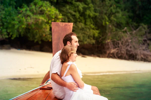 Bride and groom on boat — Stock Photo, Image