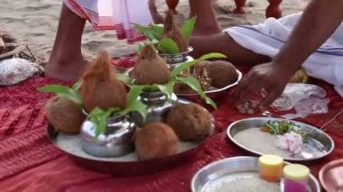 Brahminlerin Hint düğünü hazırlanıyor