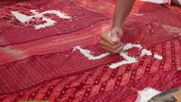 Brahmin hindú en la ceremonia de boda — Vídeos de Stock