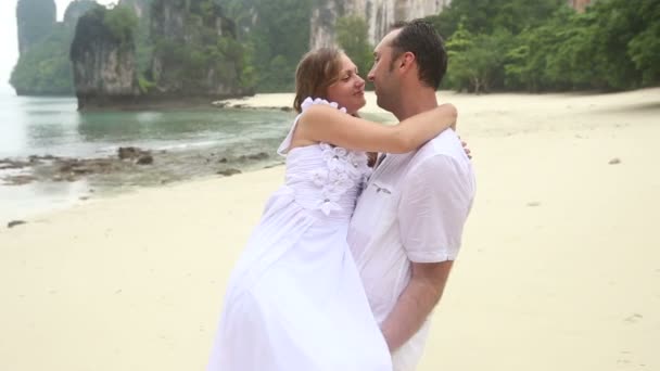 Bride and groom on beach — Stock Video