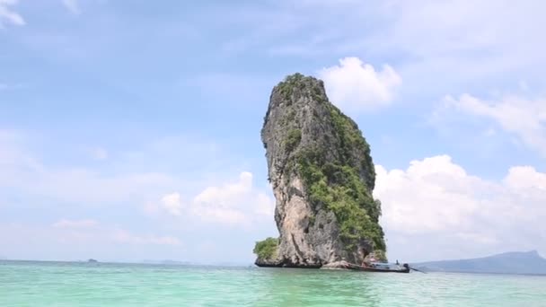 Bateau avec des touristes dans l'océan — Video