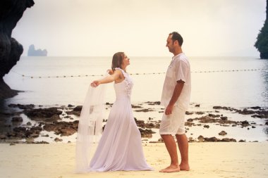 Gelin ve damat Island beach üzerinde