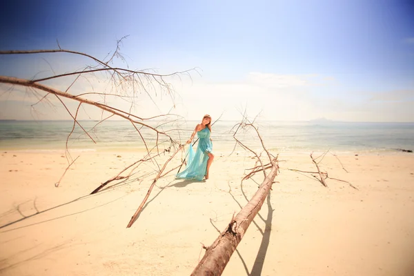 Young happy asian girl on island — Stock Photo, Image