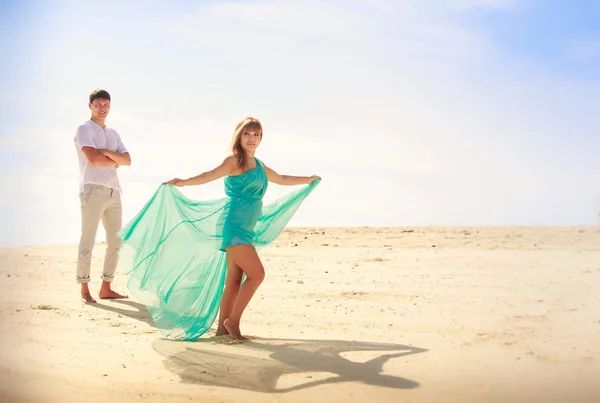 Young couple on island — Stock Photo, Image