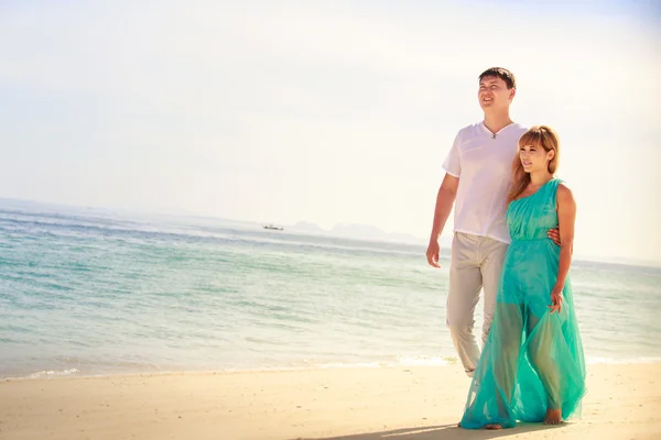 Asian couple on honeymoon — Stock Photo, Image