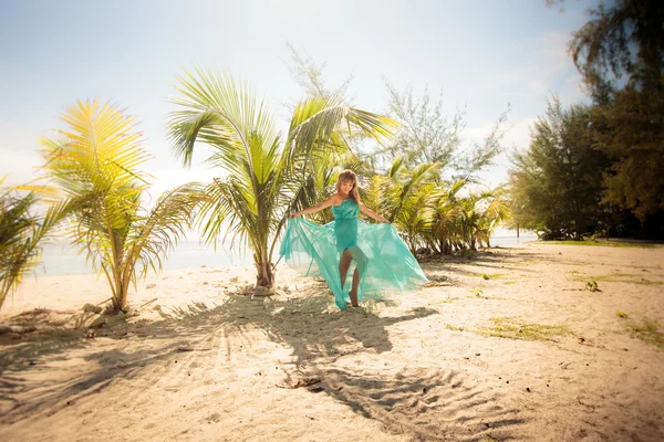 Young asian girl on beach — Stock Photo, Image