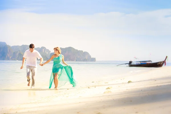 Young happy  couple on honeymoon — Stock Photo, Image