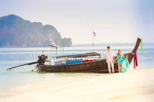 Young happy  couple on honeymoon — Stock Photo, Image